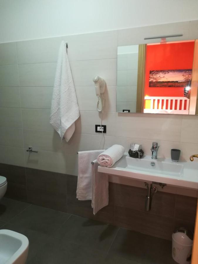 B&B Borgo Lando バルチェッローナ・ポッツォ・ディ・ゴット エクステリア 写真